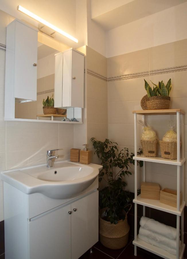 The Bluehouse - Spacious Top Floor Flat With Parking, By Mon Repos Beach Corfu  Eksteriør bilde
