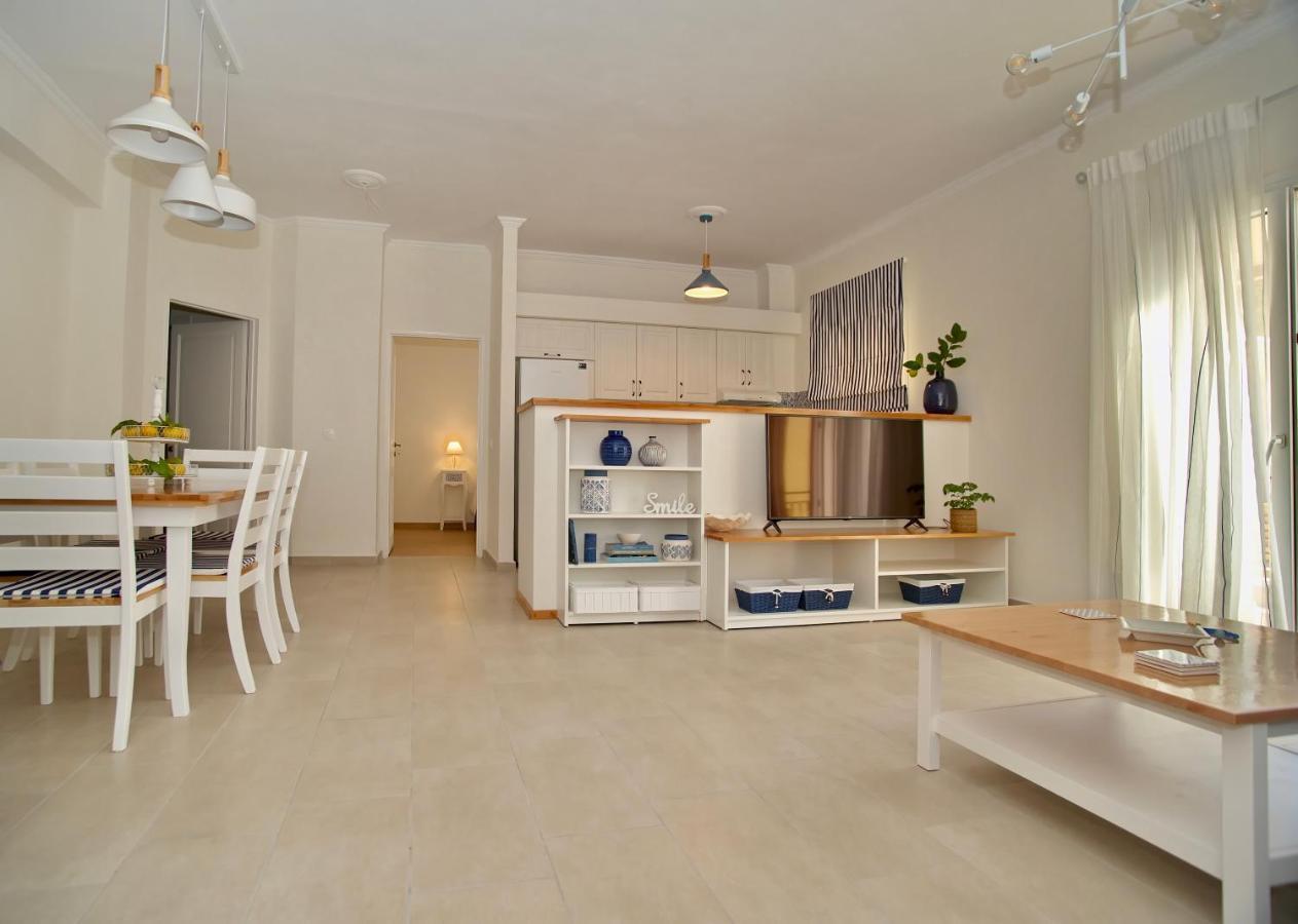 The Bluehouse - Spacious Top Floor Flat With Parking, By Mon Repos Beach Corfu  Eksteriør bilde