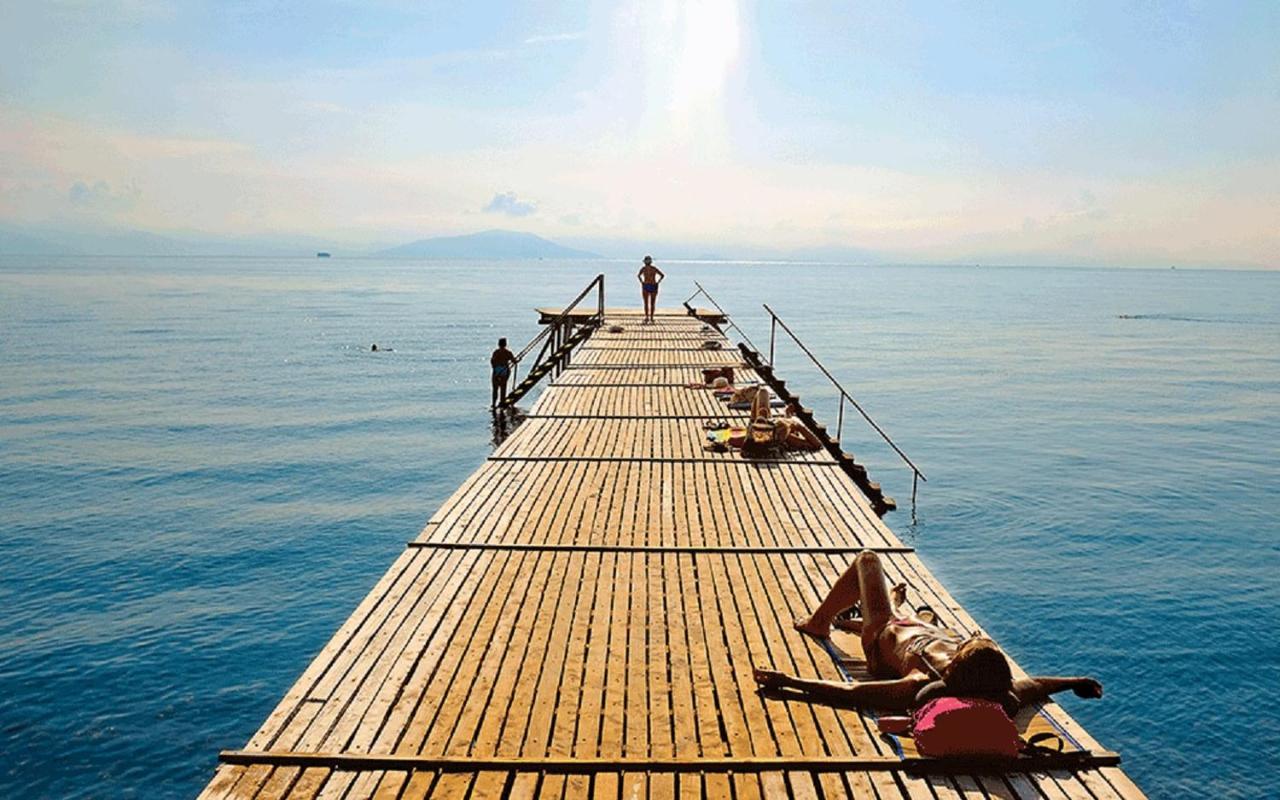 The Bluehouse - Spacious Top Floor Flat With Parking, By Mon Repos Beach Corfu  Eksteriør bilde