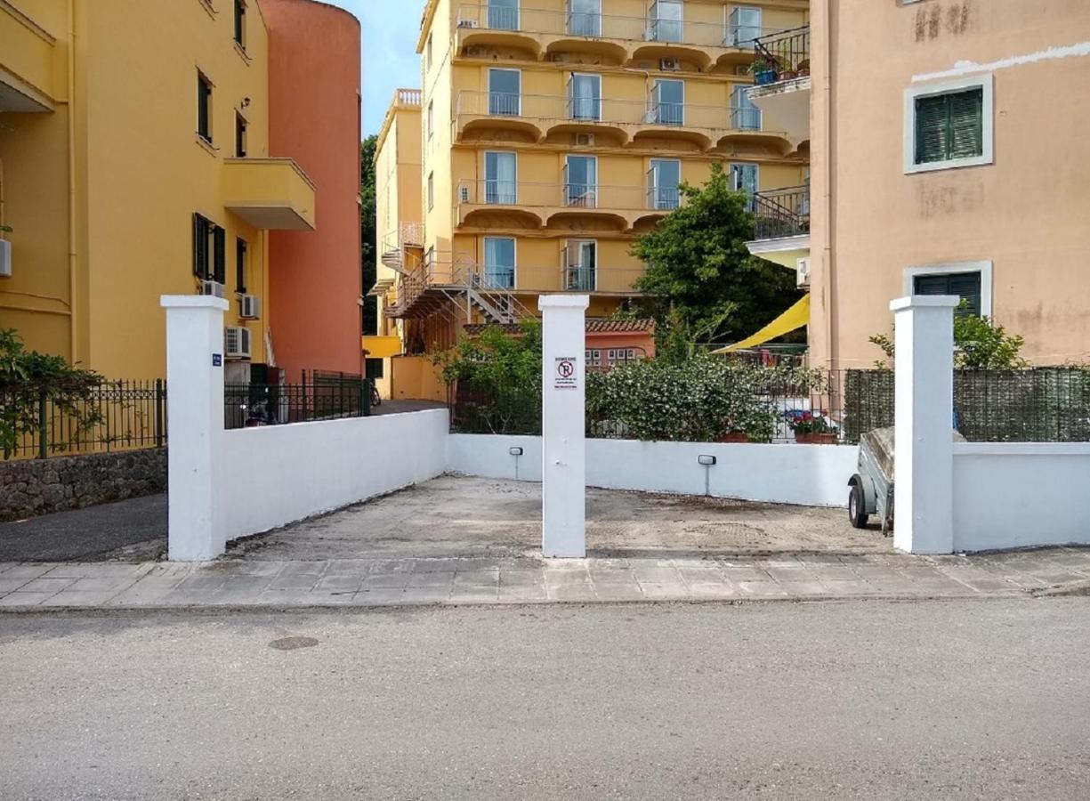The Bluehouse - Spacious Top Floor Flat With Parking, By Mon Repos Beach Corfu  Eksteriør bilde